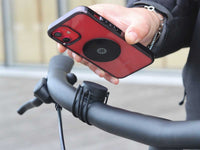 Placa metálica adhesiva