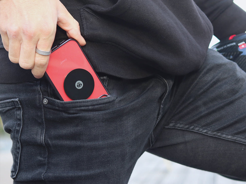 Placa metálica adhesiva