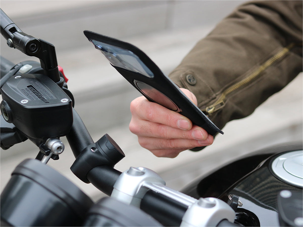 Soporte para teléfono de moto PRO fijado al manillar, compatible con manillares de 22 a 32 mm de diámetro.