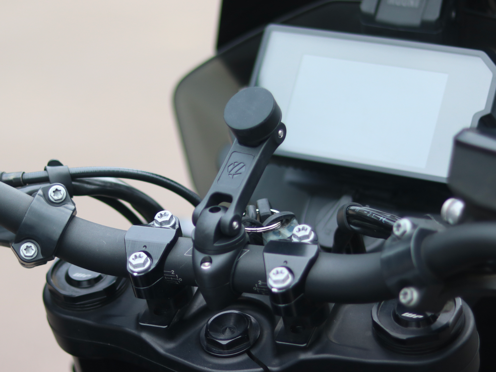 Soporte de manillar Shapeheart, robusto y confiable, con amplificador de 360° para una orientación personalizada.