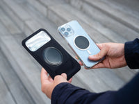 Comparación lado a lado de la bolsa impermeable y la placa metálica antirreflectante