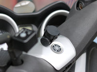 Instale un soporte para teléfono en scooters grandes perforando el tablero con nuestro soporte específico.